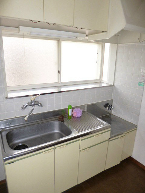 キッチン　※写真は205号室です。
