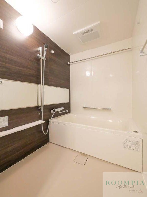 バス・シャワールーム　※同タイプの別のお部屋です。