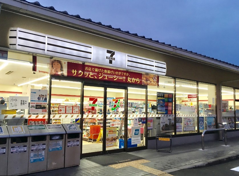 コンビニ　セブンイレブン 京都福王子店（コンビニ）まで892m