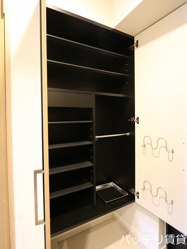 玄関　※同マンション別部屋写真のため、現状優先。