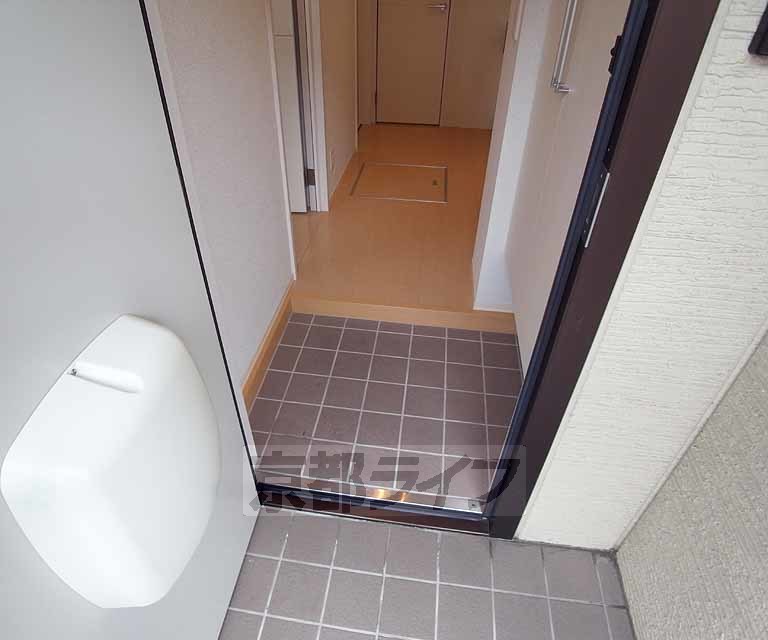 玄関　南玄関で明るいです