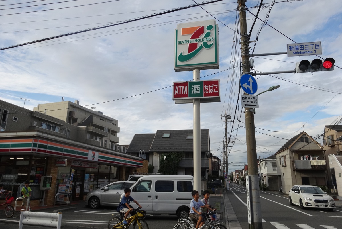 コンビニ　セブンイレブン大田区西蒲田3丁目店（コンビニ）まで88m