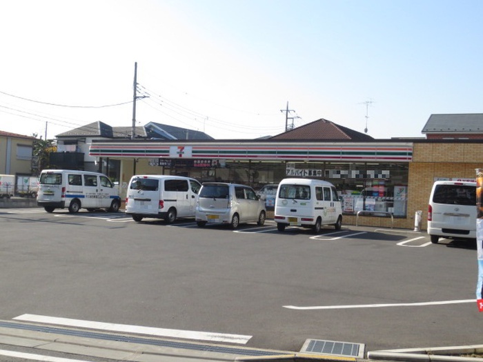 コンビニ　セブンイレブン（コンビニ）まで850m