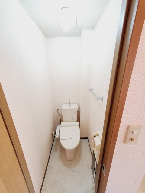 トイレ　同物件別室のイメージ画像となります　反転した間取りとなります