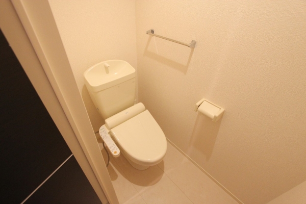 トイレ　温水シャワー付きトイレです