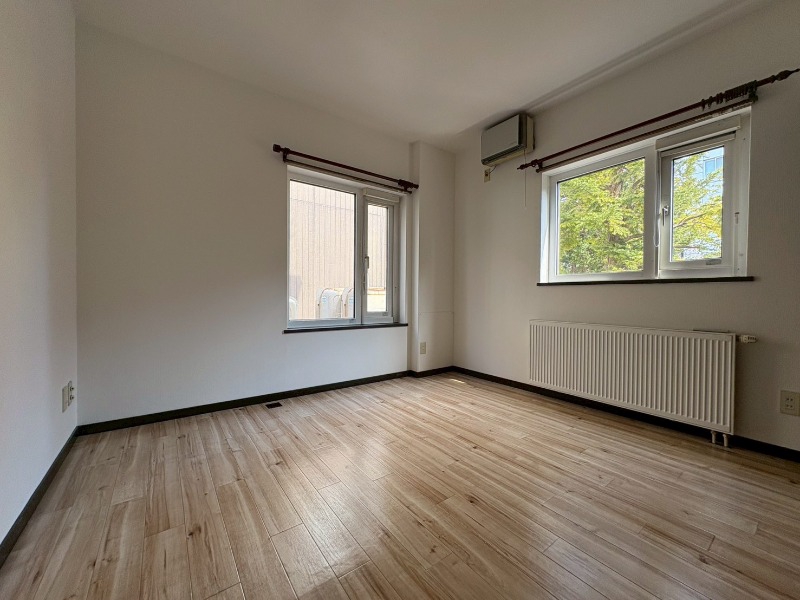 その他部屋・スペース　こちらのお部屋は光が差し込む、温かみのあるお部屋です。