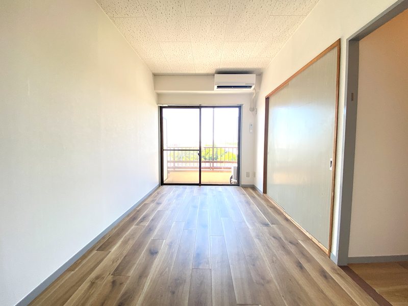 居室・リビング　LDK10.1帖　和室との引き戸を開くと開放的な空間に！