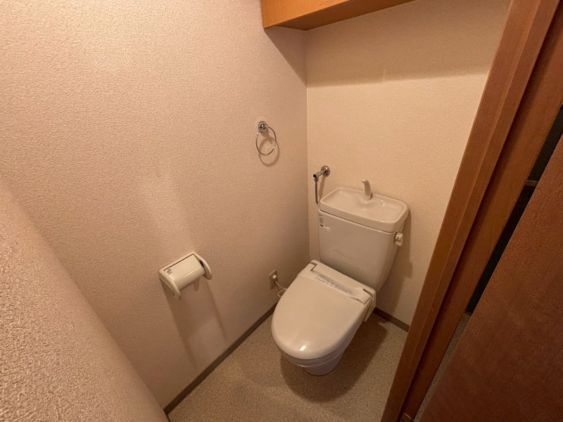 トイレ　こちらはトイレです。清潔感があり、安心して使用できます。