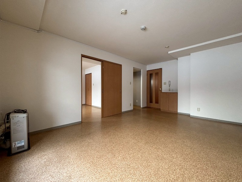 居室・リビング　広くてキレイなお部屋が広がっていて、充実した生活が送れそう。