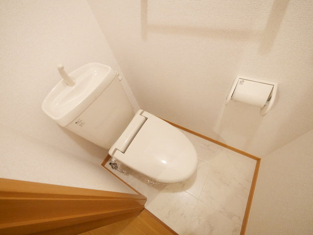 トイレ　★嬉しい暖房便座のトイレです★