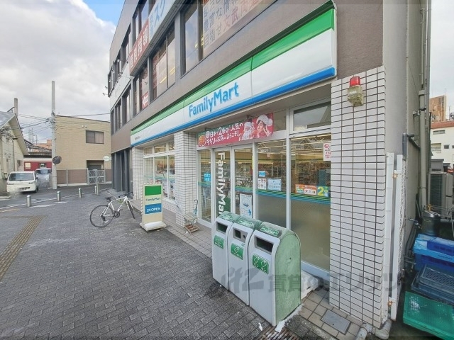 コンビニ　ファミリーマート橿原神宮前駅西（コンビニ）まで210m