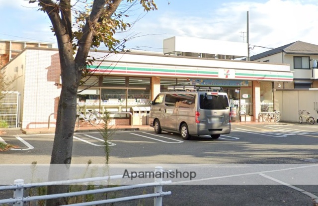コンビニ　セブンイレブン（コンビニ）まで241m