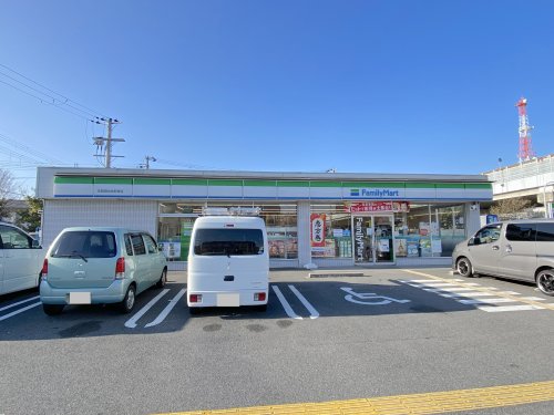 コンビニ　ファミリーマート 岸和田中井町東店（コンビニ）まで486m