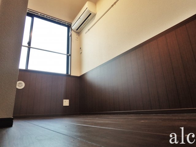 居室・リビング　こちらの居間で趣味の時間をお楽しみください