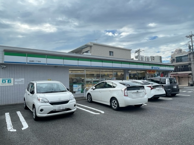 コンビニ　ファミリーマート 金城町二丁目店（コンビニ）まで417m