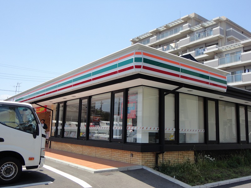 コンビニ　セブンイレブン（コンビニ）まで573m