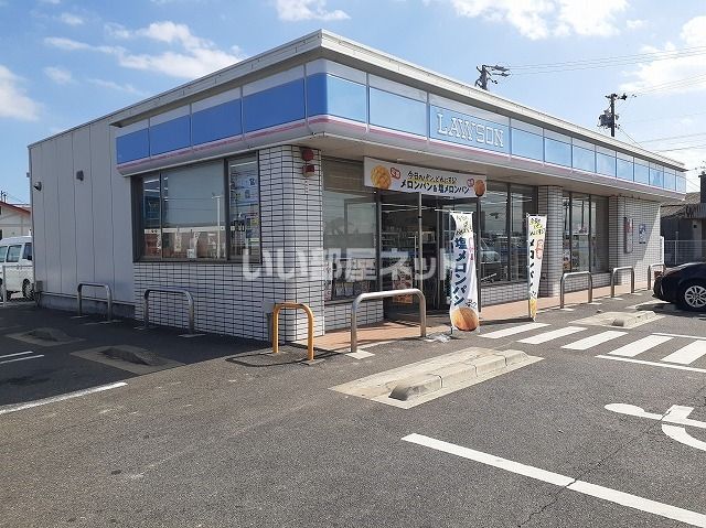 コンビニ　ローソン津白塚店（コンビニ）まで574m