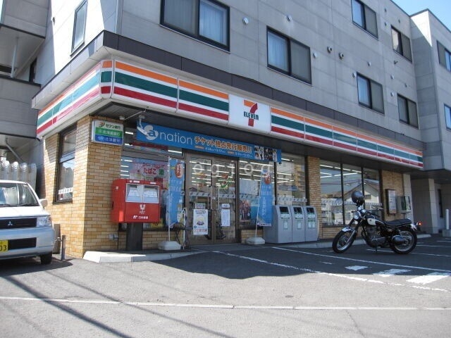 コンビニ　セブンイレブン北37条店（コンビニ）まで308m