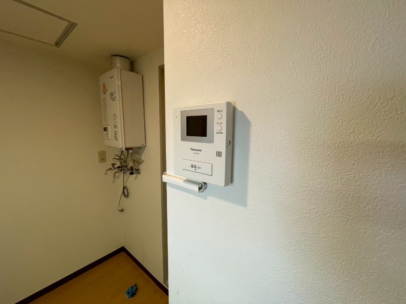 セキュリティ　ＴＶモニター付インターホンです。来客者の顔が見えるので安心！