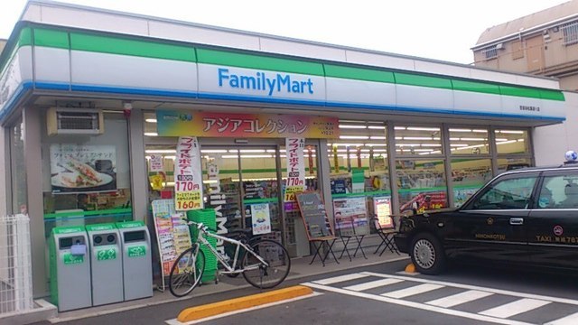 コンビニ　ファミリーマート世田谷松葉通り店（コンビニ）まで435m