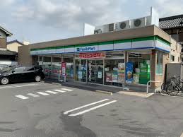 コンビニ　ファミリーマート 港土古店（コンビニ）まで1881m