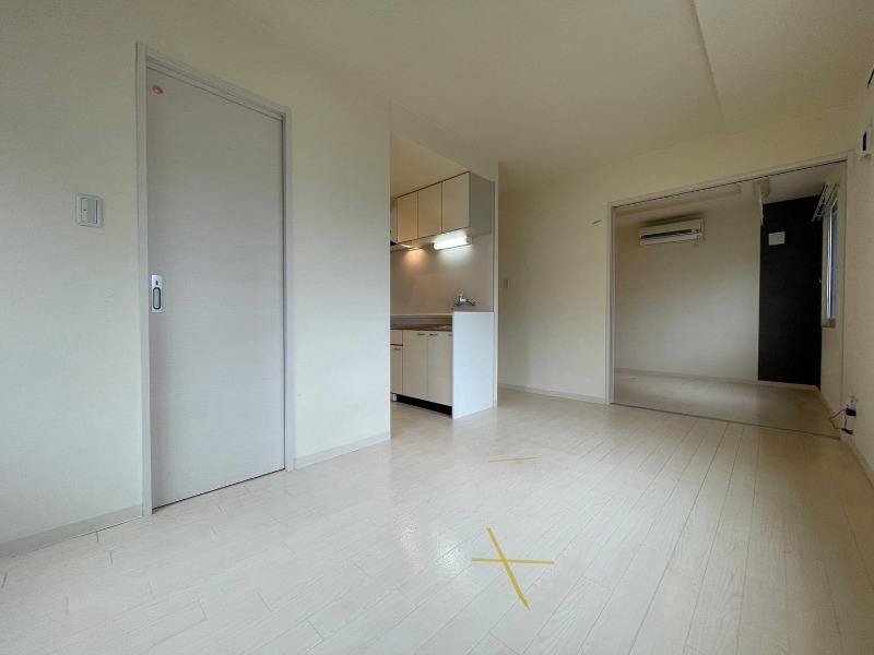 居室・リビング　広くてキレイなお部屋が広がっていて、充実した生活が送れそう。