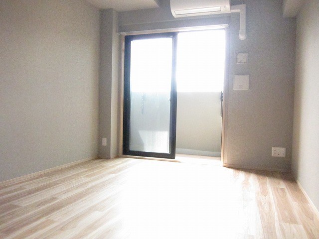 居室・リビング　同建物別部屋の写真です。