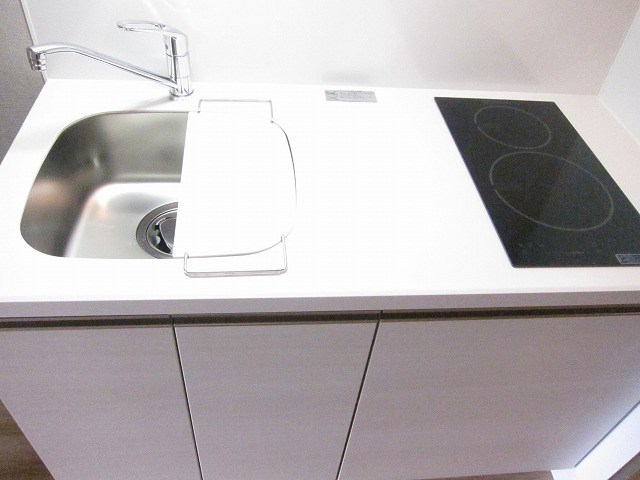 キッチン　同建物別部屋の写真です。