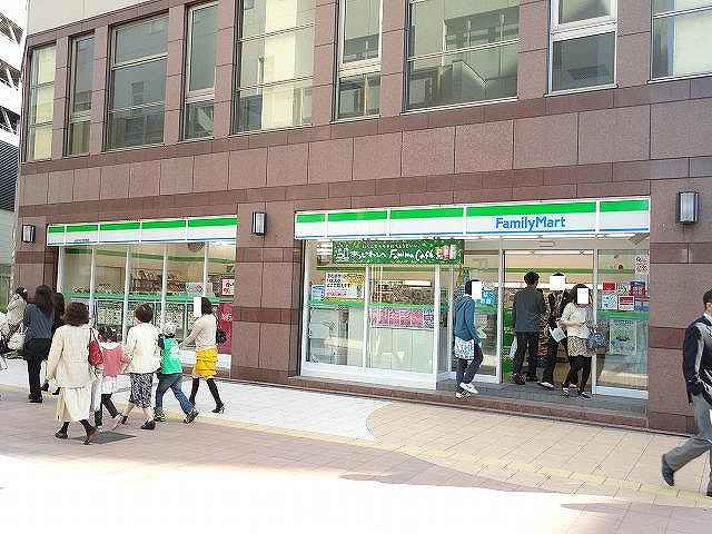コンビニ　ファミリーマート 近鉄四日市駅西店（コンビニ）まで362m