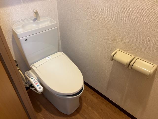 トイレ　温水洗浄便座つき！
