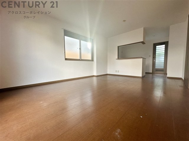 居室・リビング　２面採光の明るいお部屋です。