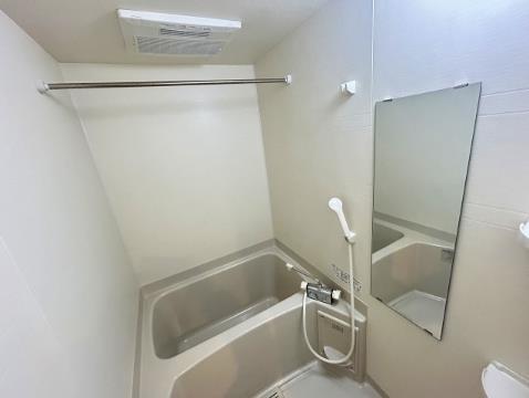 バス・シャワールーム　雨の日も安心の浴室乾燥機付きバスルーム♪（同仕様画像）