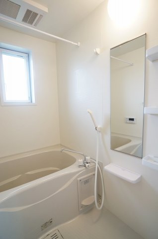 バス・シャワールーム　コンパクトで使いやすいお風呂です