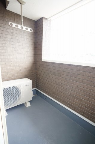 バルコニー　外からの目が気にならないバルコニーで洗濯物が干せます