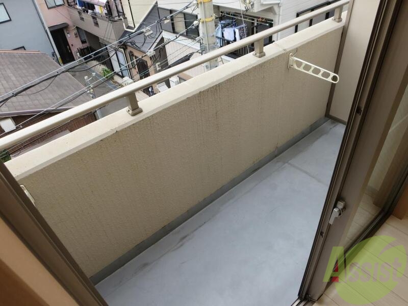 バルコニー　日当たりバッチリ、ふかふかのお布団で眠れますよ。