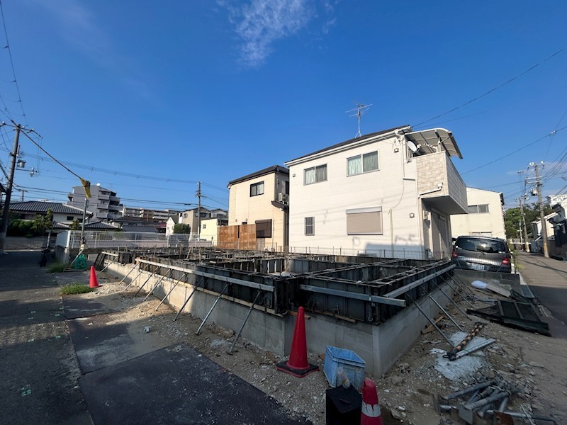 ROBOT HOME 尼崎センタープール前の外観写真
