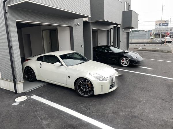 駐車場　広々したガレージ！電動シャッター完備！