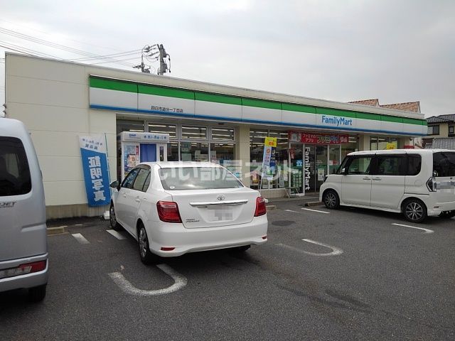 コンビニ　ファミリーマート 四日市追分一丁目店（コンビニ）まで949m
