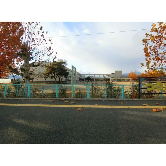 小学校　中野市立中野小学校（小学校）まで320m