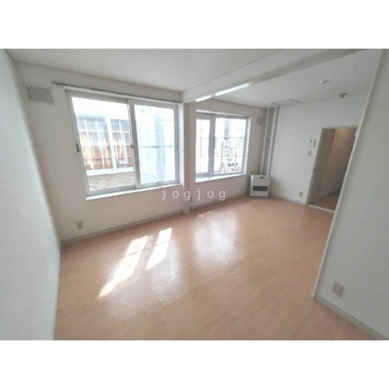 その他部屋・スペース　日当たりの良い明るいお部屋です。