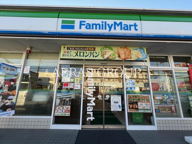 コンビニ　ファミリーマート 泉かまくらみち店（コンビニ）まで547m