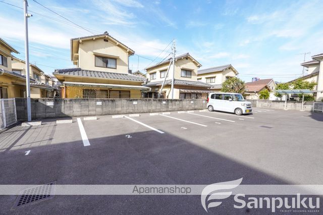 駐車場　駐車場