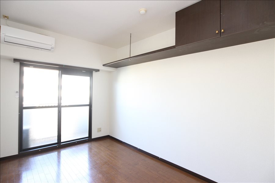 朝日プラザ鍛冶屋町の居間写真