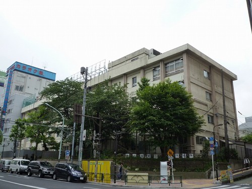 小学校　新宿区立戸塚第二小学校（小学校）まで419m