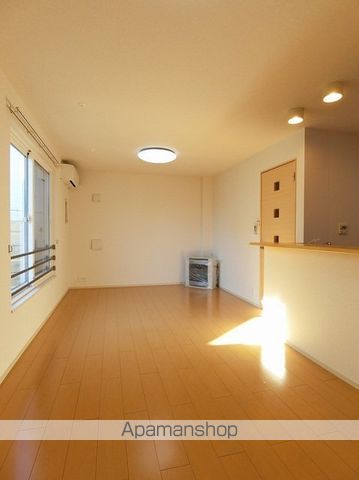 ＪＲ函館本線 五稜郭駅 バス乗車時間：5分 最寄りバス停で下車 徒歩6分 2階建 築14年の居間写真