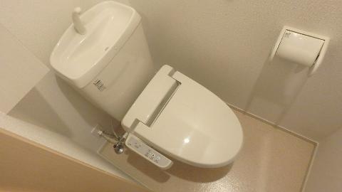 トイレ　ウォシュレット付は嬉しいですね♪
