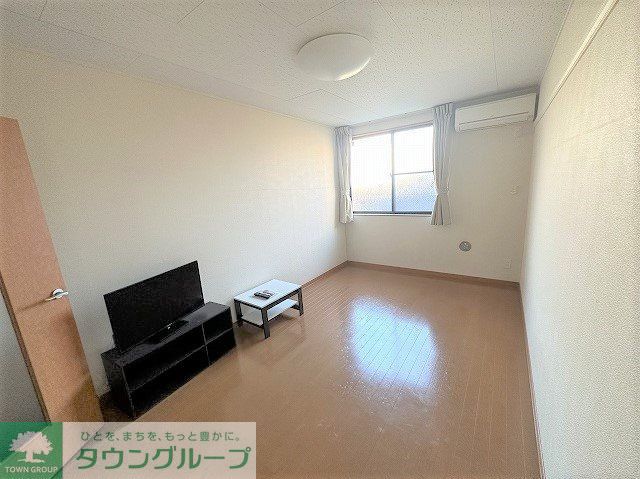 居室・リビング　1階タイプのお部屋です。