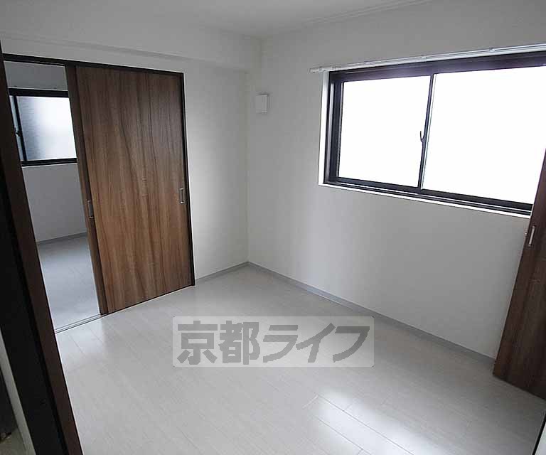 フォース桂の居間写真