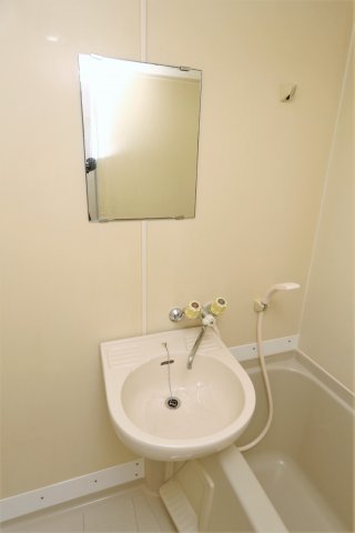 洗面設備　参考写真（同物件別部屋）