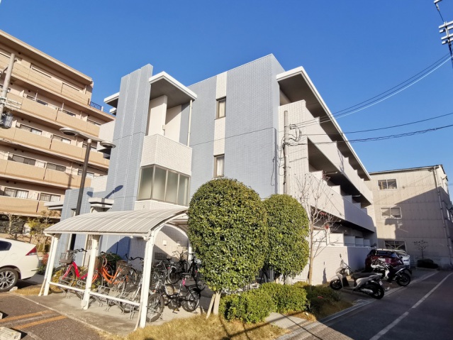 建物外観　全戸南向きで日当り良好の建物です